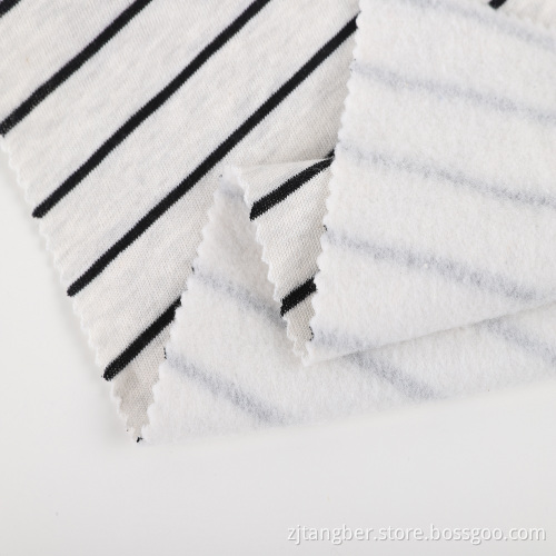 Tissu polaire brossé sur un côté et rayé en fil